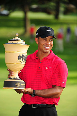 Illustration for article titled A Side-By-Side Examination Of Tiger's Golf Performance And His Concurrent Sexting